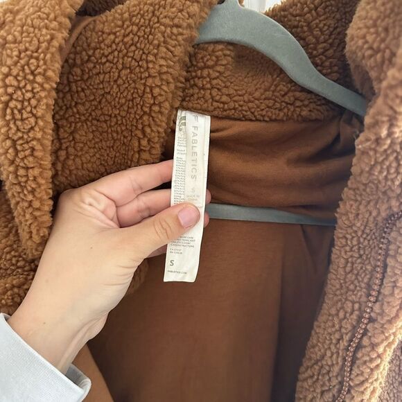 Fabletics Lotta Teddy Jacket Women’s Size Small - Picture 2 of 12
